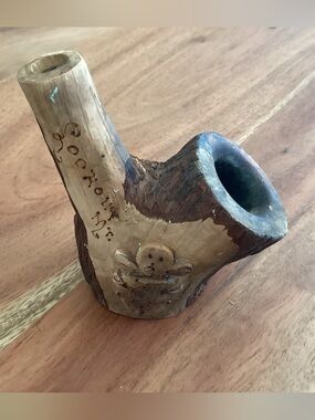 Vtg./Antique, 1920s-1930s Unique hand carved rustic wooden pipe with natural